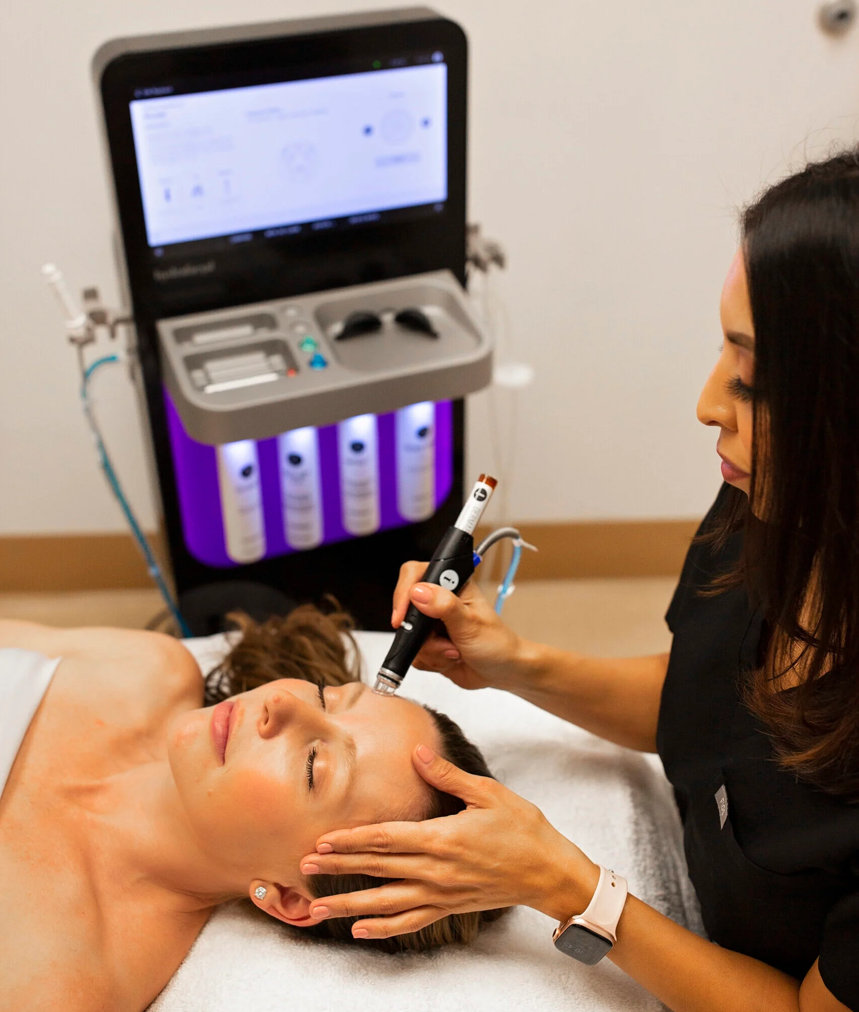 Hydrafacial-page-to-the-right-scaled-e1714163721914